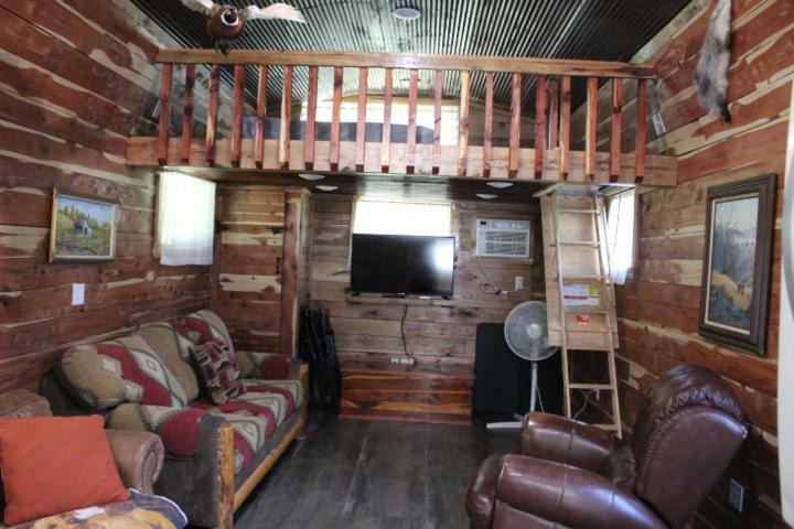 Amish Made Cedar Cabin With A Loft On A Buffalo Farm Close To The Buffalo River Marshall Bagian luar foto