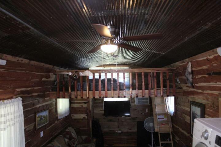 Amish Made Cedar Cabin With A Loft On A Buffalo Farm Close To The Buffalo River Marshall Bagian luar foto